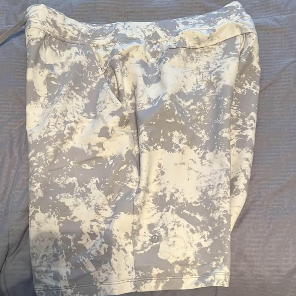 Men’s lululemon xl shorts
